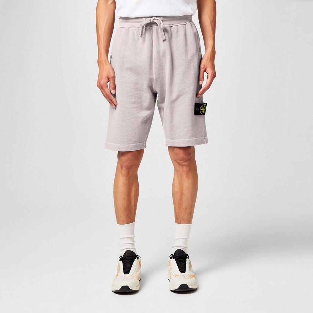 Stone Island Badge Sweat Shorts - Dust V0164